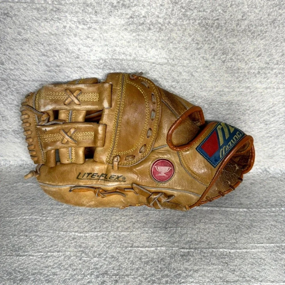 Mizuno‎ Professional Model MT500 Lite Flex Baseball Glove Right Hand